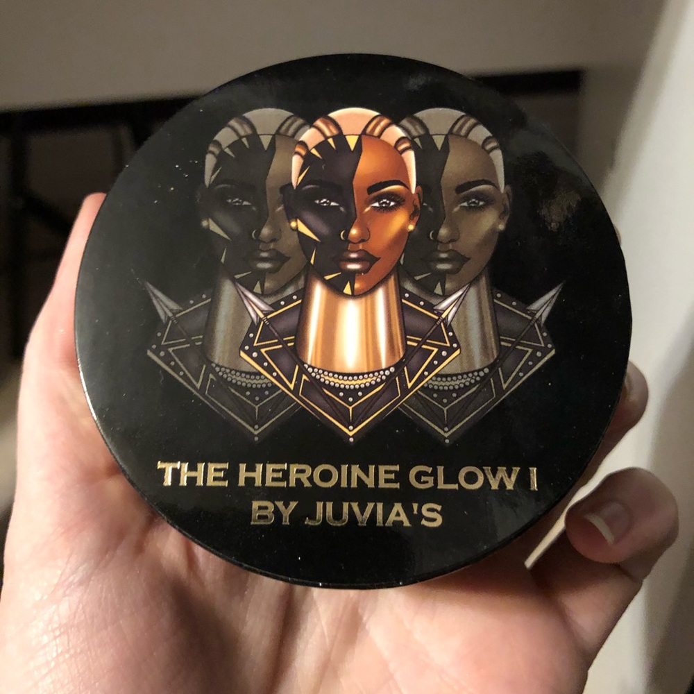 Juvia’s Place The Heroine Glow 1 Highlighter